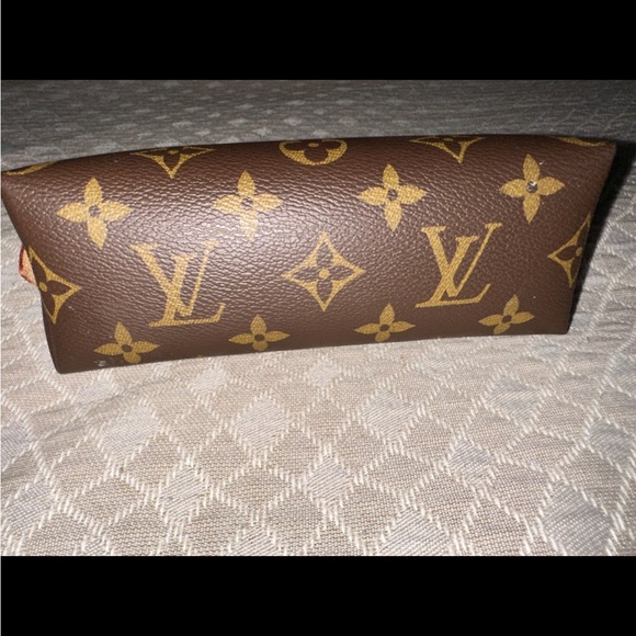 100% Authentic Louis Vuitton Cosmetic Pouch.Used. No return - Picture 4 of 6